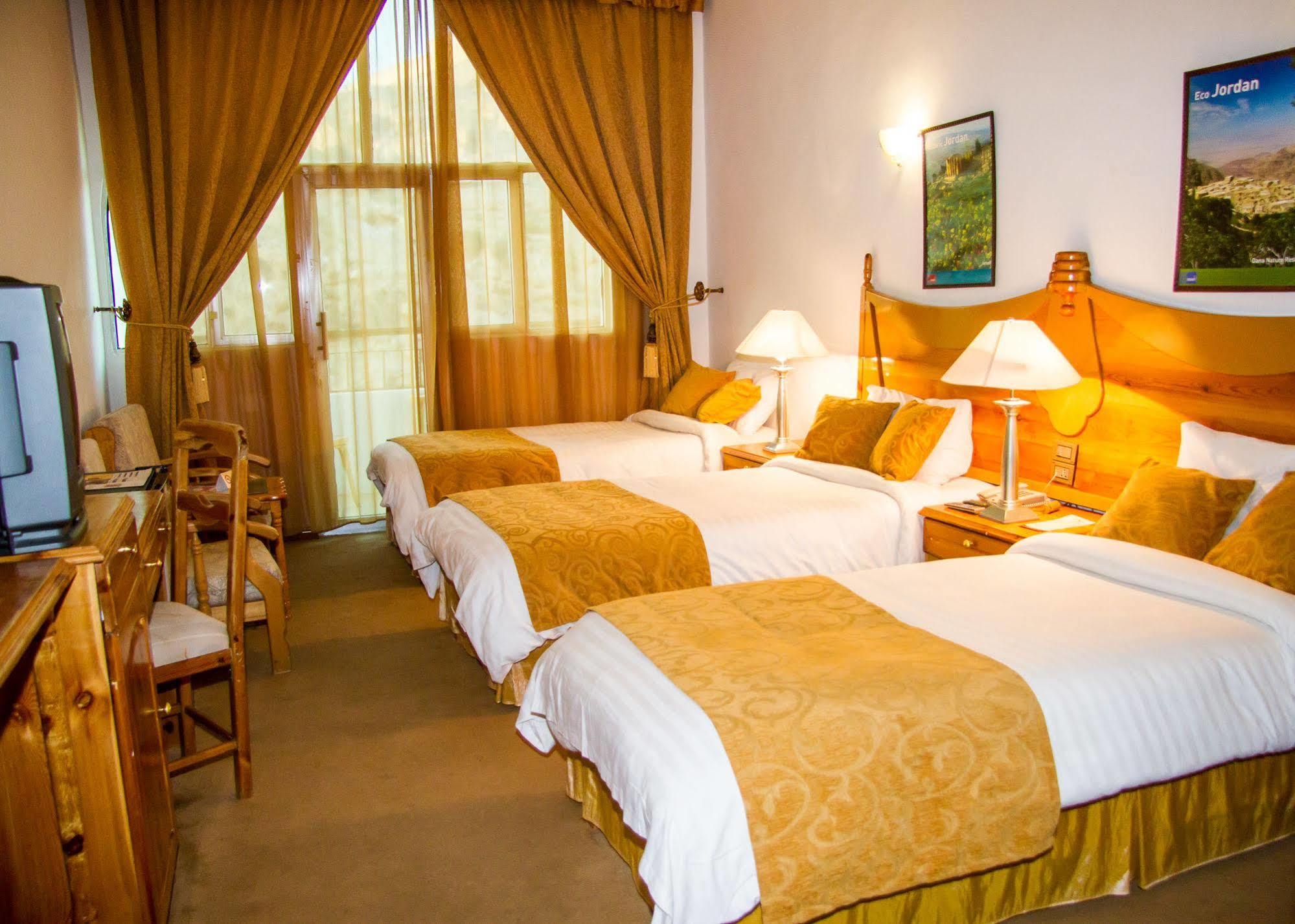 Al Anbat Hotel & Restaurant Wadi Musa Exteriér fotografie