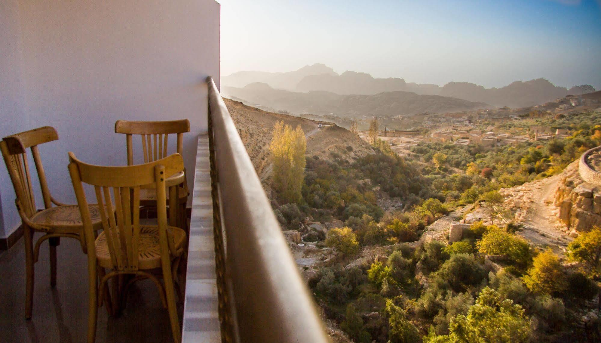 Al Anbat Hotel & Restaurant Wadi Musa Exteriér fotografie